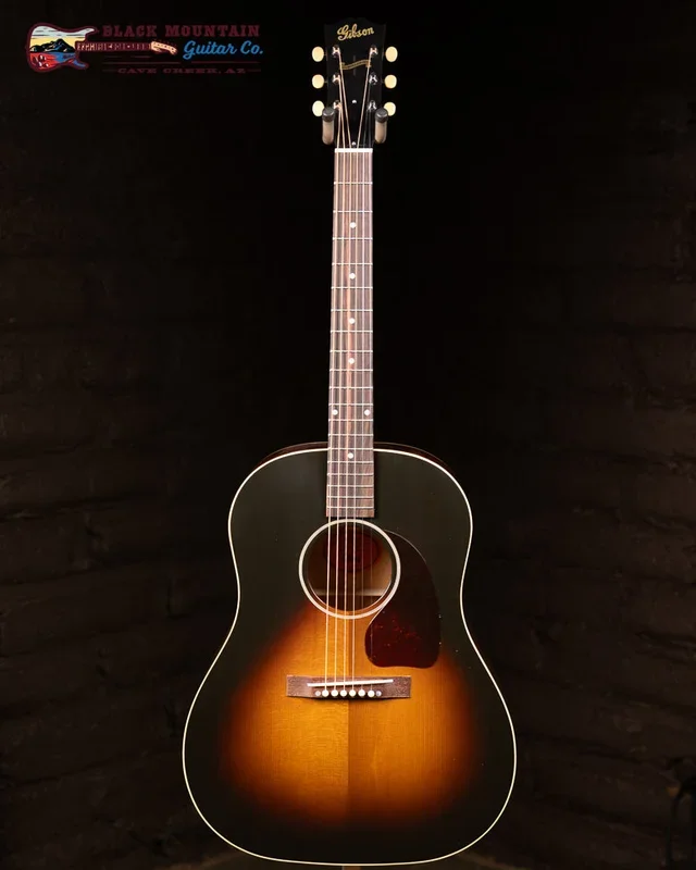 Gibson Custom 1942 Banner J-45 Reissue, Vintage Sunburst (New)