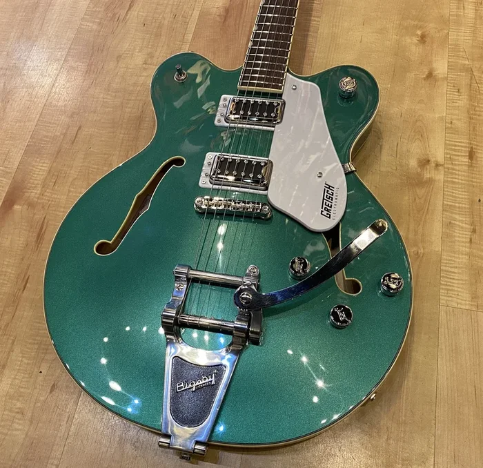 Gretsch G5622T Electromatic Center Block Double-Cut with Bigsby Georgia Green