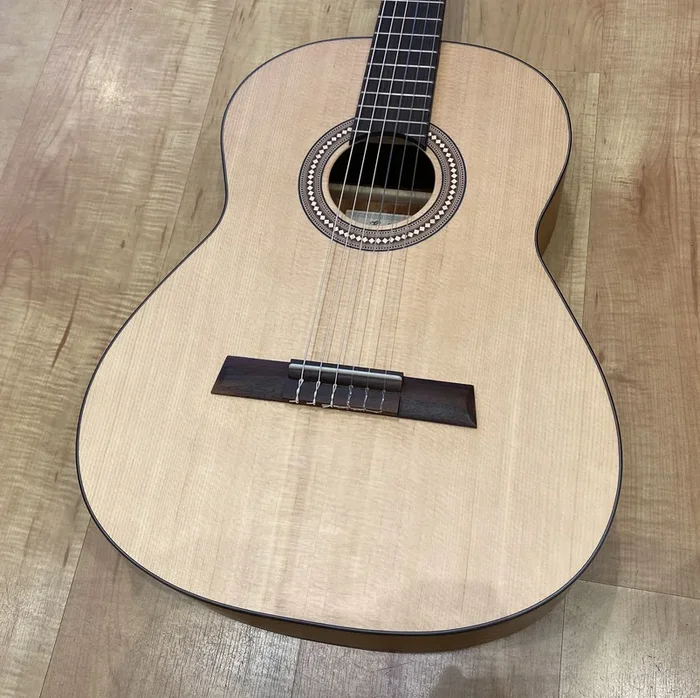 Hofner Classic series HF13 Classical Guitar