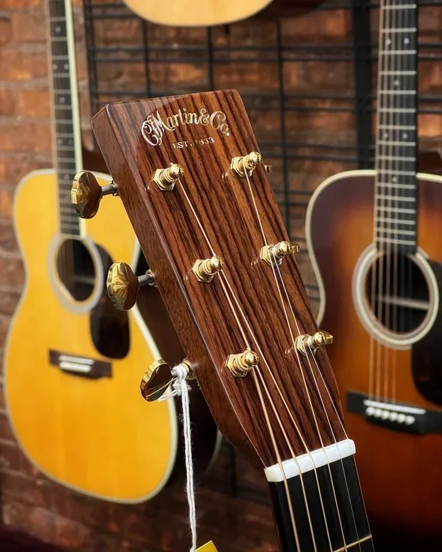 Martin 000-28 Modern Deluxe Guitar & Case