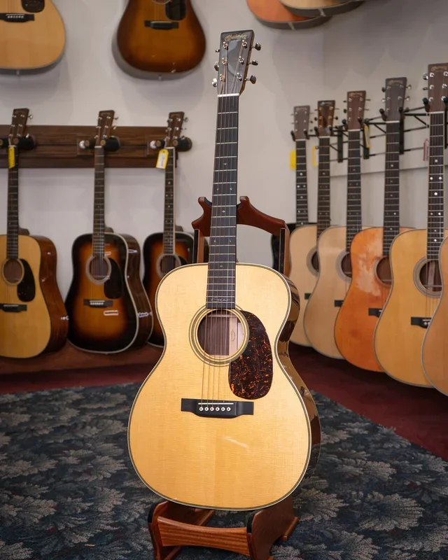 Martin 000-28EC Eric Clapton Guitar & Case, Shopworn