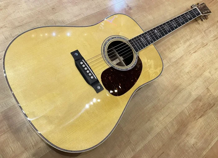 Martin Custom Shop D-style 14 Fret Acoustic Guitar with Wild Grain East Indian Rosewood set #47