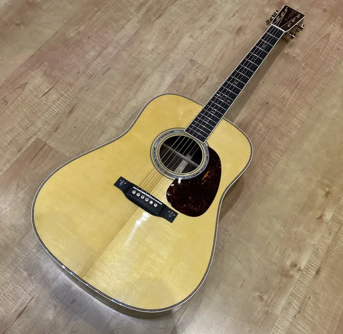 Martin Custom Shop D-style 14 Fret Acoustic Guitar with Wild Grain East Indian Rosewood set #72