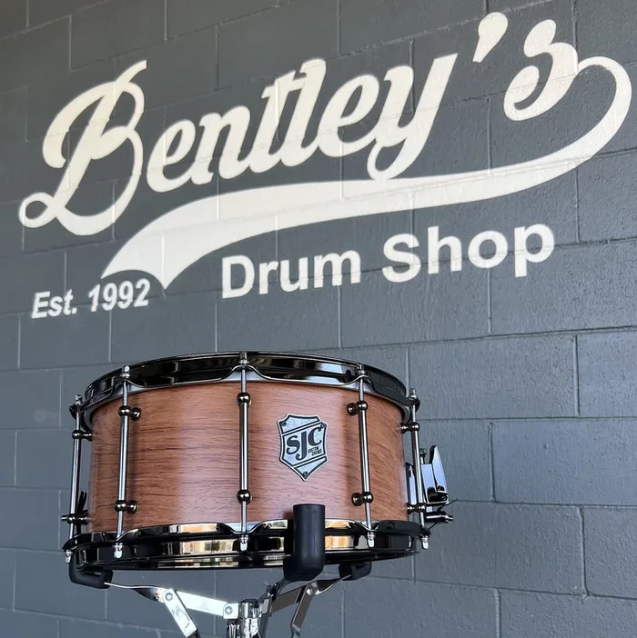 SJC Custom 6.5×14 ” Bubinga Snare Drum w/ Black Nickel Hardware